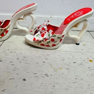 Vintage cherry heels. Size 5